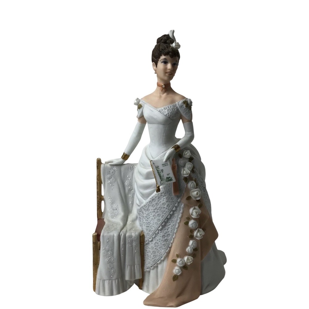 Avon President's Club Albee‎ Award 1986 Porcelain Figurine Elegant Lady